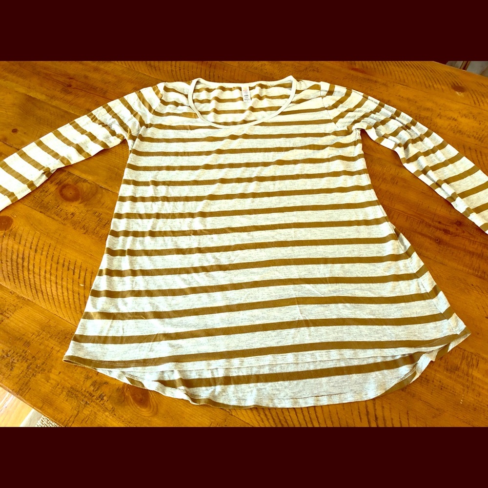 LulaRoe long sleeve scoop neck shirt
